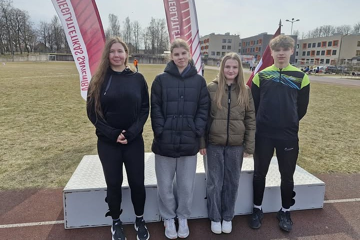 Novada jaunieši piedalījās diska mešanas čempionātā