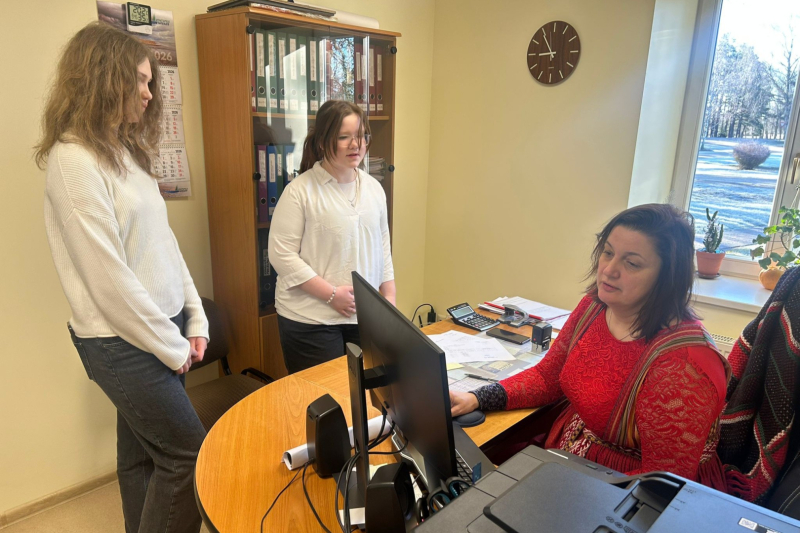 Jaunietes ēno Jūrkalnes pagasta pārvaldes darbiniekus