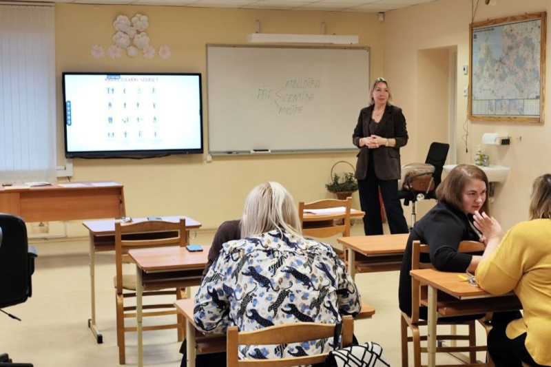 Pedagogi piedalījās seminārā Uzavas pamatskolā