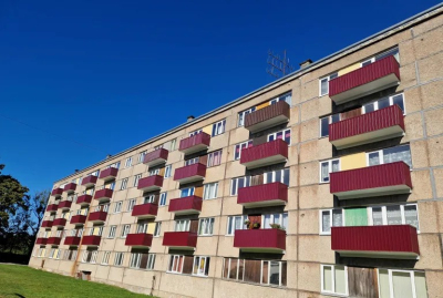 Atjaunotie balkoni Rūpnīcas ielā, Ugālē