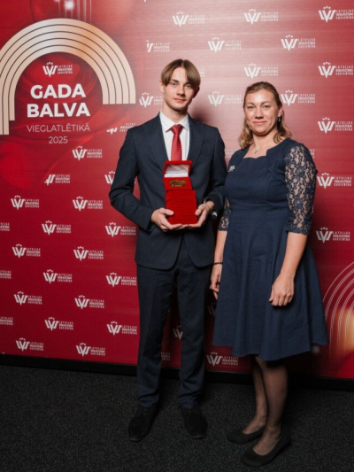 Elans Bertmanis saņem Gada balvu vieglatlētikā