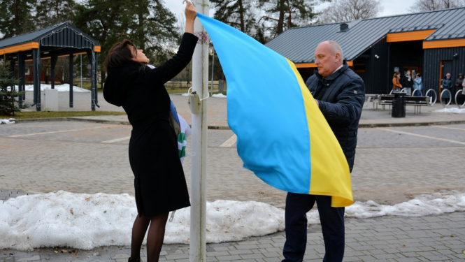 Tiek pacelts Ukrainas karogs