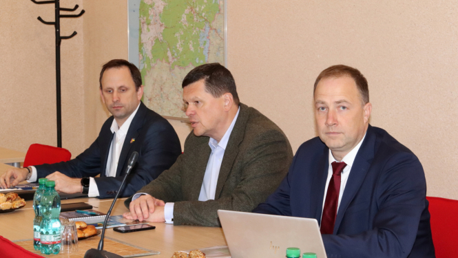 Domi apmeklēja zemkopības ministrs Kaspars Gerhards