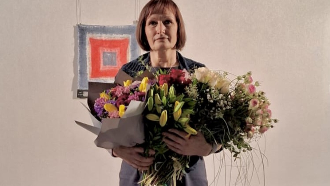 Inese Rumpa saņem “LBB Gada bibliotekāra 2022” balvu