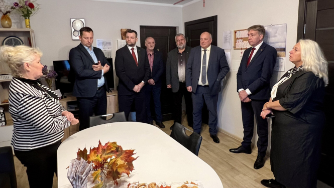 Labklājības ministrs darba vizītē Ugālē