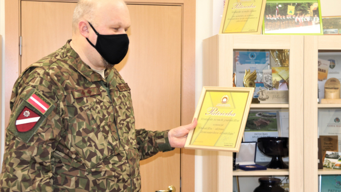 Pašvaldība saņem aizsardzības ministra pateicības rakstu