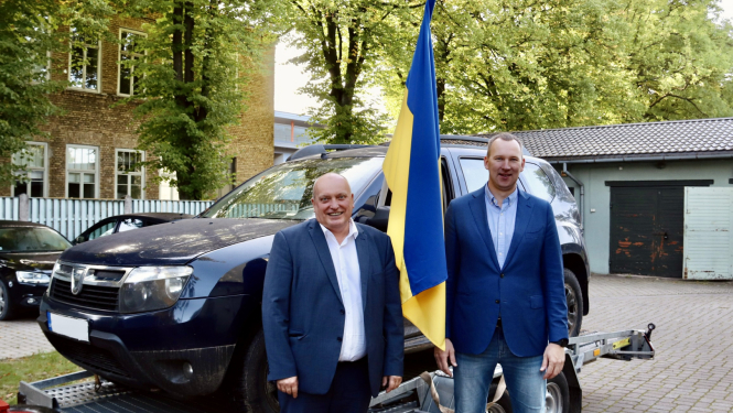 Pašvaldības vadība, Ukrainas karogs un auto