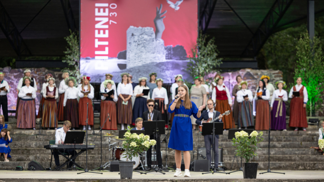 Piltenes estrādē izskan koncerts "Piltenes leģenda"