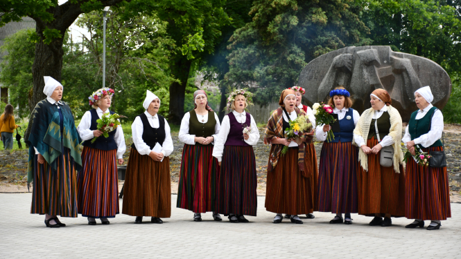 Folkloras grupa dzied