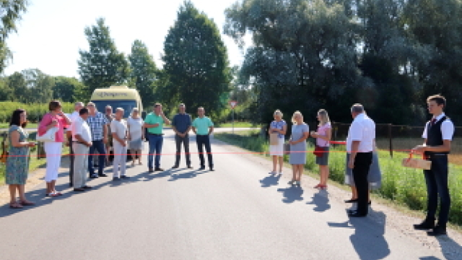 Svinīgi atklāts asfaltētais pašvaldības autoceļš