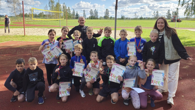 Apbalvoti sportisti U12 vecuma grupā