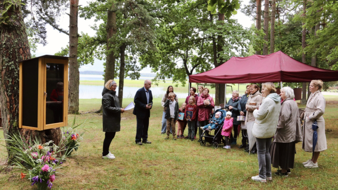 Usmā atklāj brīvdabas grāmatu skapi