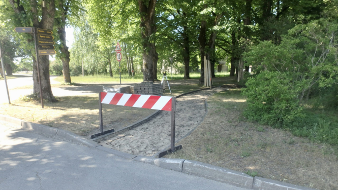 Uzsākti gājēju ietves pārbūves darbi Popes pagastā