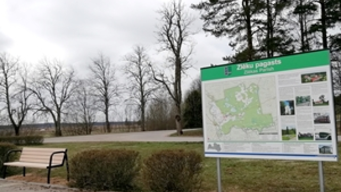 Tūrisma informācijas stends Zlēkās