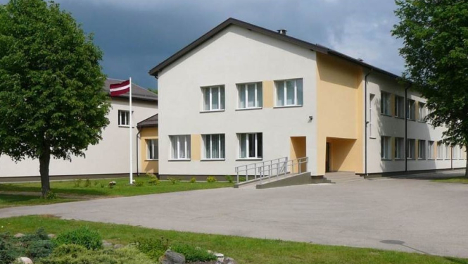 Užavas pamatskolas ēka