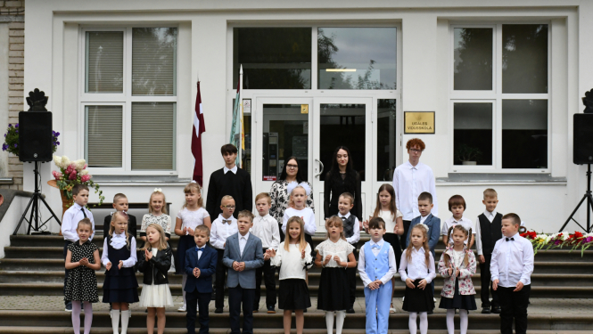 Jaunākie un vecākie skolēni gatavi jaunajam mācību gadam