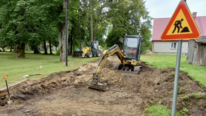 Ancē pārbūvē ceļu uz muižu