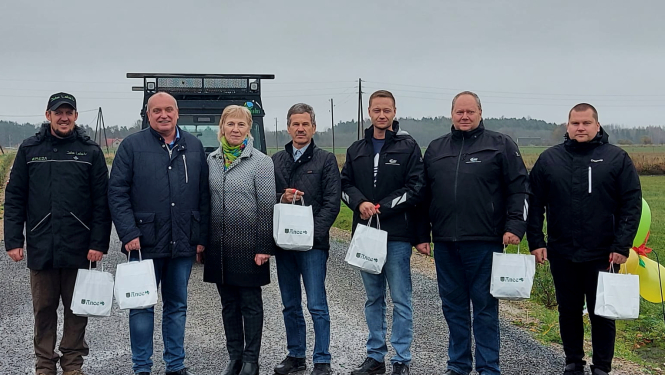 Projektā iesaistīto kopbilde uz ceļa