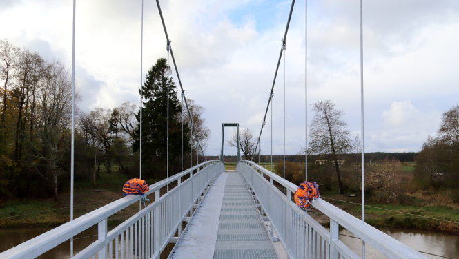 Užavas gājēju tilts