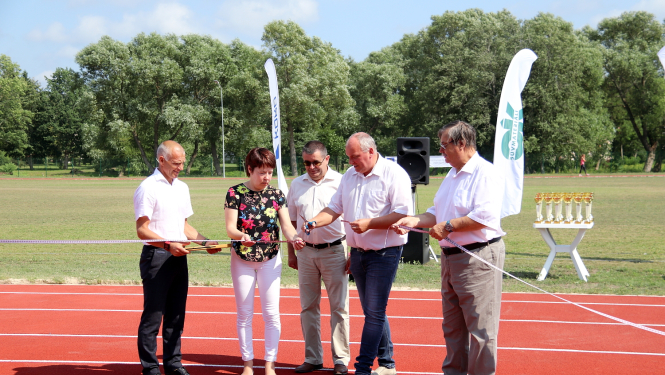 Svinīgās lentes pārgriešana