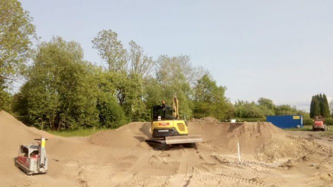 Atsākti velotrases būvniecības darbi Tārgales ciema centrā