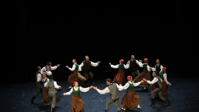 Dejo tautas deju kolektīvs