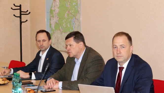 Domi apmeklēja zemkopības ministrs Kaspars Gerhards