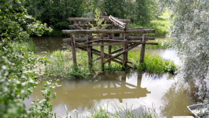 Būvē gājēju un velobraucēju tiltu pār Užavas upi