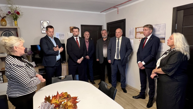 Labklājības ministrs darba vizītē Ugālē