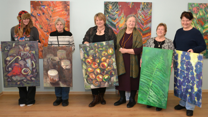 Māksliniece ar skatītājām