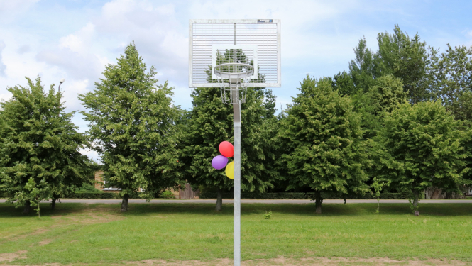 Sporta laukums Zirās