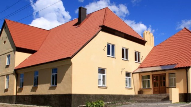 Ugāles tautas nama ēka