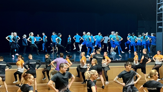 Dejo tautas deju kolektīvi