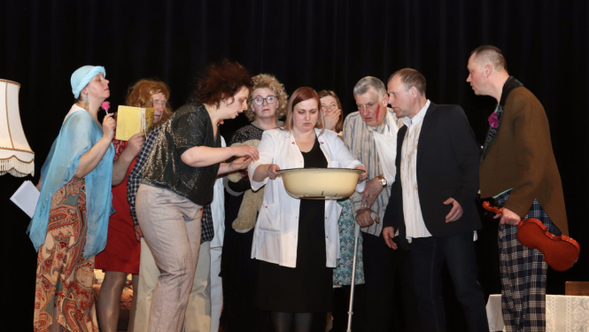 Tiek spēlēts teātris