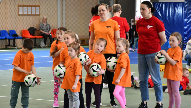 Berni piedalās sportiskās aktivitātēs