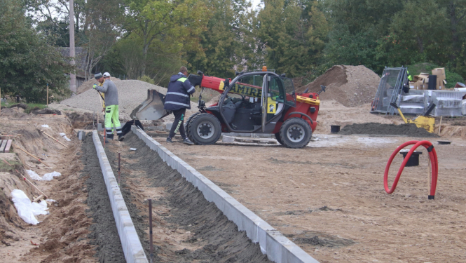 Piltenē notiek ielu pārbūves darbi