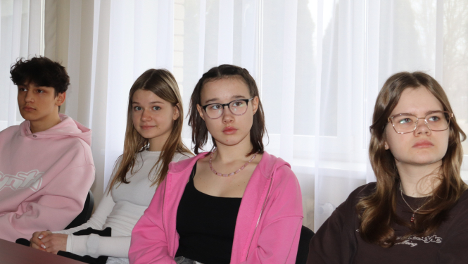 Jaunieši izglītojās