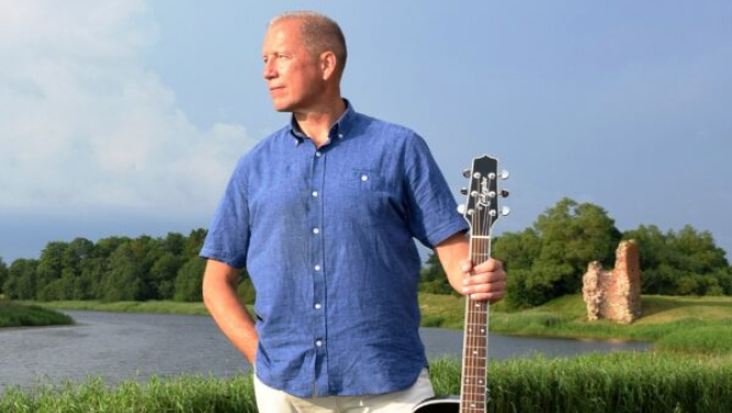 Arvis Sanders sacerējis dziesmu par godu Piltenei