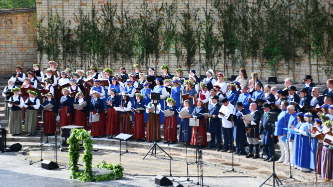 Kori kopīgā dziesmā