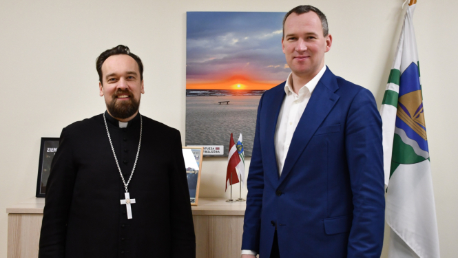 Andis Zariņš sarunās ar mācītāju Kārli Irbi