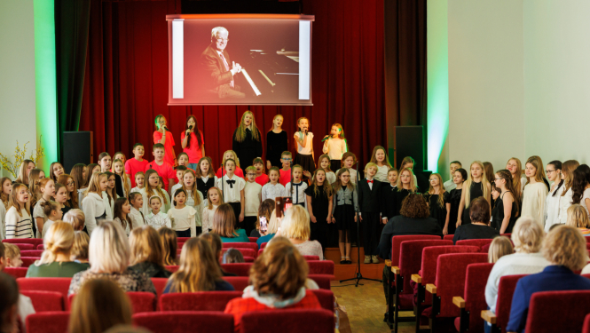 Ventspils novada skolēnu vokālo ansambļu un koru koncerts – sirsnīgs veltījums Raimonda Paula daiļradei