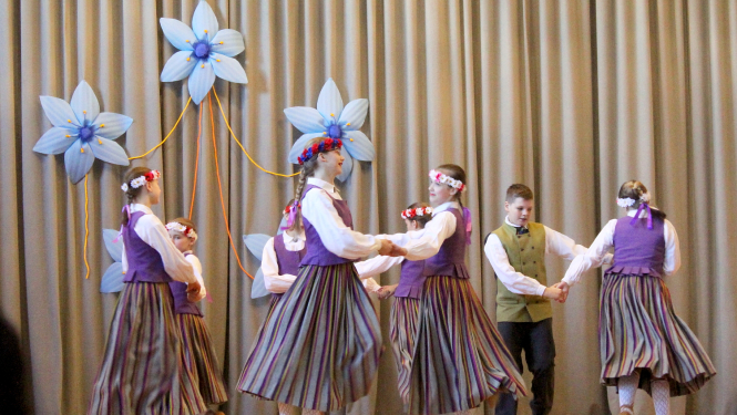 Dejo bērnu tautas deju kolektīvs