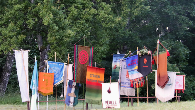 Folkloras kopu karogi