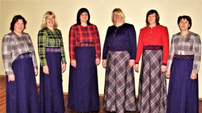 Ansamblis “Maģie suiti” ar jauniem skatuves tērpiem