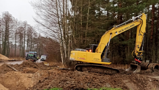 Užavā uzlabo pašvaldības autoceļa infrastruktūru