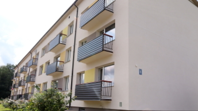 Ugālē atklāj siltinātu māju