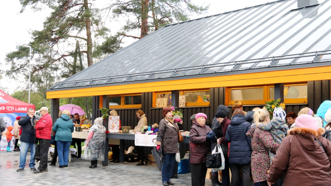 Ugālē atklāj tirgus laukumu