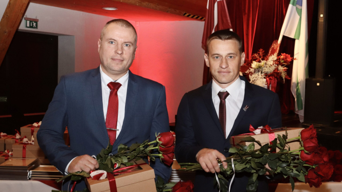 Apbalvotie ar ziediem