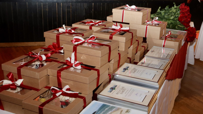 Pašvaldības apbalvojumi un ziedi