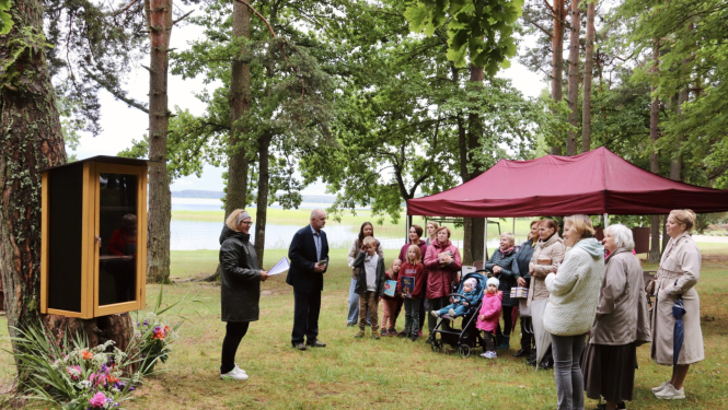 Usmā atklāj brīvdabas grāmatu skapi